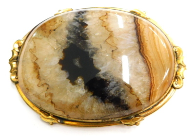 A Blue John set oval brooch, with a scroll design to the border, gold coloured unmarked, 6.5cm x 4.5cm.