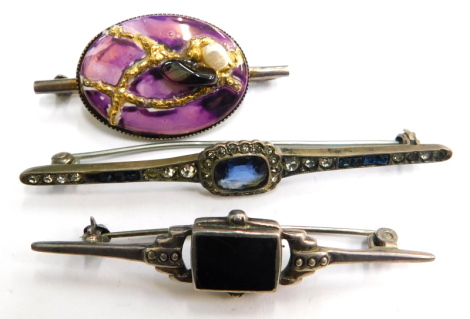 Three bar brooches, to include a silver black onyx Art Deco style bar brooch, a silver plated and paste stone blue and white stone set bar brooch, and silver plated and amethyst decorated brooch (3).