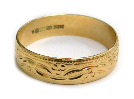 A 9ct gold wedding band, with etched berry and leaf design, Sheffield 1975, ring size P, 2.3g.