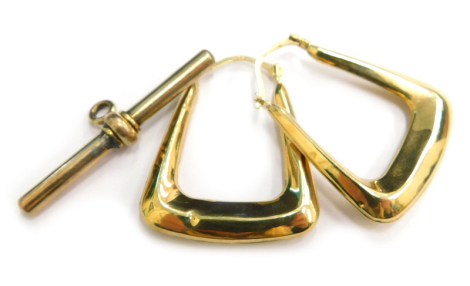 A small group of jewellery, comprising a pair of 9ct gold rectangular earrings 1.3g, together with a silver T bar. (2)