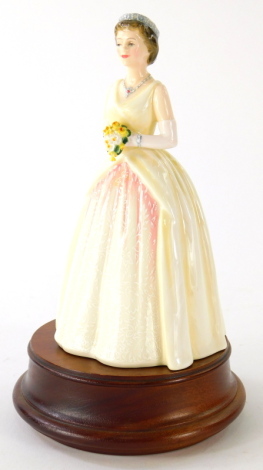 A Royal Doulton limited edition figure of Queen Elizabeth II, number 798/3500, on a wooden base, printed marks beneath, 20cm high.