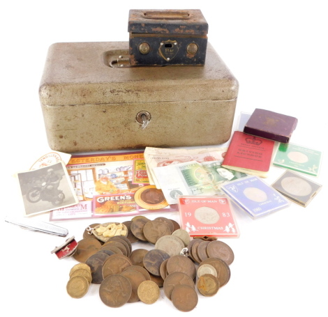 A silver coloured metal and red enamel TT Riders Association Members badge, various coins, a photograph of a B Horfun Jones at Cadwell 1947, etc.