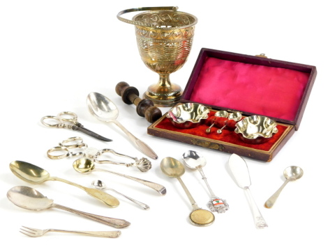 A quantity of small silver and silver plate, to include salt and mustard spoons, sugar nips, etc.