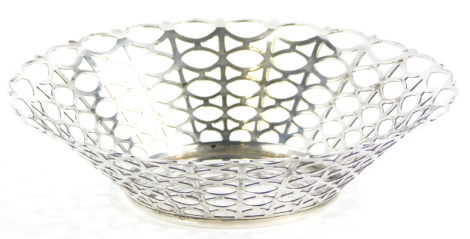 An Elizabeth II pierced silver bon bon dish or bowl, Birmingham 1958, 2¼oz, 14cm diameter.