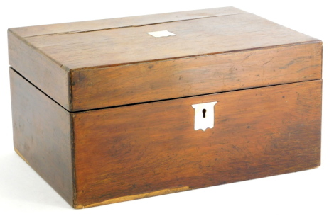 A Victorian rosewood workbox, the hinged lid with a vacant mother of pearl cartouche, 31cm wide. (AF)