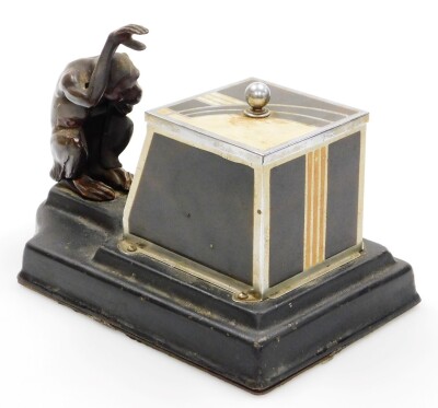 A Ronson 'Pik-a-Cig" Art Deco cigarette dispenser, in the form of a grabbing monkey, 13cm high, 21cm wide. - 2