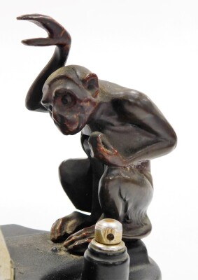 A Ronson 'Pik-a-Cig" Art Deco cigarette dispenser, in the form of a grabbing monkey, 13cm high, 21cm wide. - 3