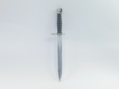 A Swiss Army 1957 model bayonet and scabbard, by Waffenfabrik Neuhausen., 37cm wide. - 2