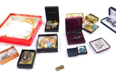 Silver and costume jewellery, including two butterfly wing brooches, further brooches, marcasite and enamel dress wristwatch, clip and stud earrings together with a Charles and Diana commemorative Royal Wedding compact and two tokens embossed with profile