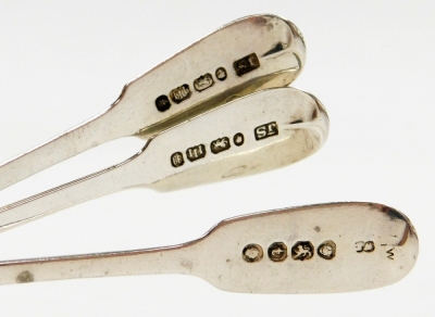 Three various silver mustard spoons, each with initial engraved handles, London assay, 1¼oz. (3) - 2