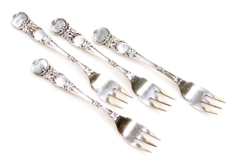 A set of four Edward VII silver pickle forks, maker's stamp JDWD, Sheffield 1908, 1.5oz.