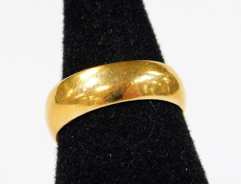 A 22ct gold wedding band, of plain design, ring size N, 4g.