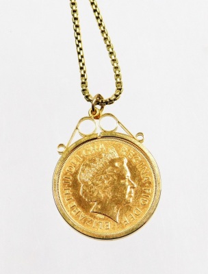 An Elizabeth II full gold sovereign, pendant and chain, the sovereign dated 2007 in a 9ct gold pendant mount, on a 9ct gold elongated box link chain, 48cm long, 15.2g all in. - 2