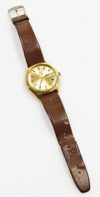 An Omega quartz gents wristwatch, in a gold plated case on a stainless steel back with a gold coloured dial and date aperture on a later brown leather strap, the dial 3.5cm wide. - 3