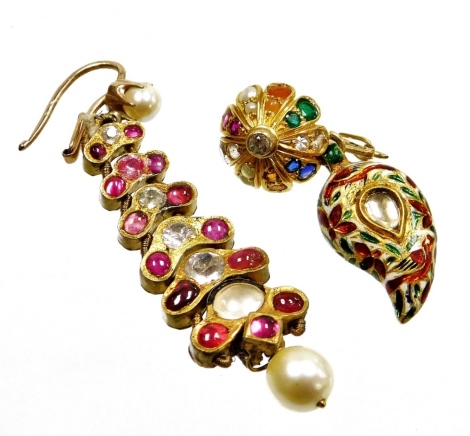 Two individual Indian style earrings, to include a multicoloured stone set enamelled design earring, with a yellow metal back, untested, 3.5cm high, together with a paste stone and silver gilt set earring. (2)