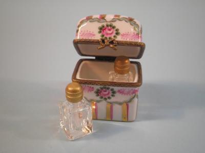 A continental porcelain scent bottle and cover