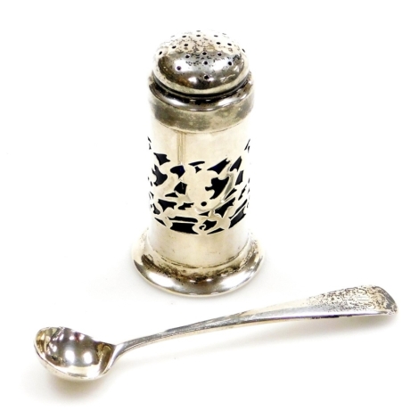 A silver pepper pot and mustard spoon, the pepper pot with blue glass liner and pierced decoration, Birmingham, together with a silver mustard spoon, London 1941, 2oz gross. (2)