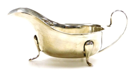 An Elizabeth II silver sauce boat, Sheffield 1965, maker's stamp EV, 5½oz.