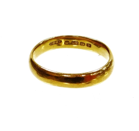 A 22ct gold wedding band, of plain design, Birmingham 1948, ring size O, 5.2g, boxed.