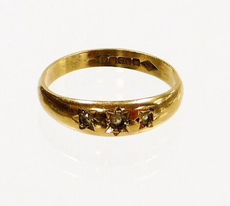 A 9ct gold star set dress ring, with three illusion set tiny white stones, in star setting, ring size O, 2g all in.