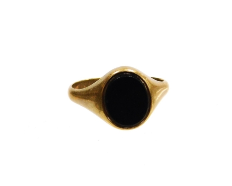 A 9ct gold gents signet ring, set with black agate central panel, on a rose gold ring, markers stamp NBS, Birmingham 1978, ring size Y½, 5.1g all in.