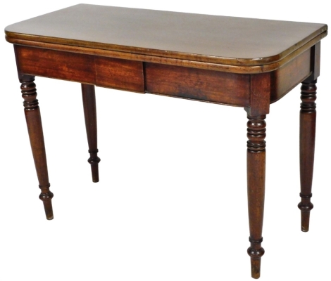 An early 19thC mahogany fold over tea table, with curved top on taper turned legs, 75cm high, 101cm wide, 49cm deep.