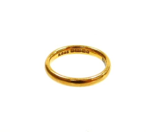 A 22ct gold wedding band, stamped fidelity, ring size H½, 3.4g.