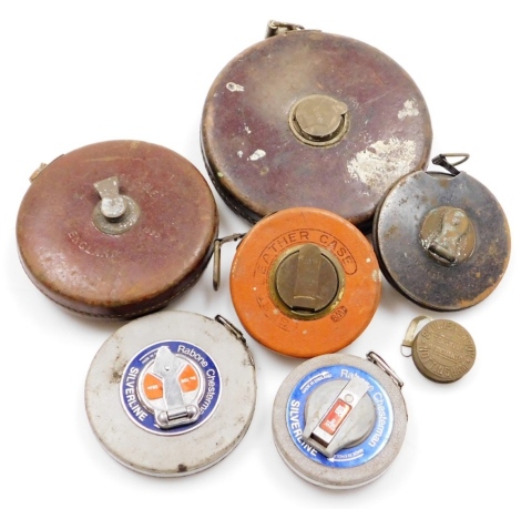 A group of vintage tape measures. (7)