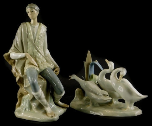 A Lladro porcelain figure of a huntsman seated, and a Lladro figure group of geese. (2, AF)