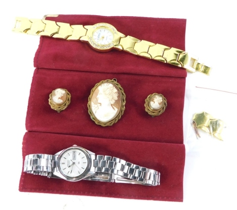 A group of jewellery, to include a Seiko stainless steel ladies wristwatch, a further wristwatch, cameo brooch and earring set and various loose links. (a quantity)