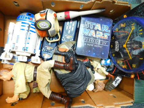 Star Wars toys and memorabilia, including Obi Wan Kenobi, R2-D2., key fobs, lunch box, money box, light sabre, etc. (a quantity)