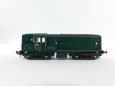 A Heljan OO gauge Class 125 Diesel locomotive, D8219, BR green with small white ends, DCC, D8219, boxed. - 4