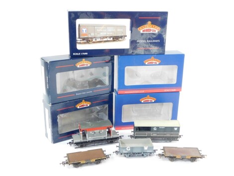 Bachmann Branch Line OO gauge Conflat ABI (yellow, weathered) shunters running wagons, further wagons, etc, boxed. (5)