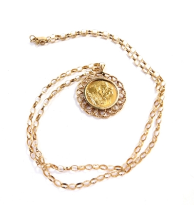 A George V full gold sovereign pendant and chain, dated 1913, in a floral design border, on a curb link 9ct gold chain, 66cm long, 20.2g. - 3