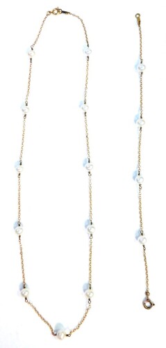 A 9ct gold pearl necklace and bracelet set, with fine link chain design set with various beads, the necklace 48cm long, the bracelet 19cm long, 7.6g all in.