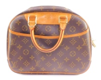 A Louis Vuitton monogram canvas Deauville handbag, with tan leather trim and handles, the front with a large slip pocket and the interior with four compartments, stamped to interior Louis Vuitton Paris made in France, sold with brass padlock and keys, wit