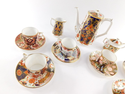 A Royal Crown Derby Imari porcelain part coffee service decorated in The Curator's pattern, comprising coffee pot, cream jug, sucrier, sixc offfee cans and saucers. - 3