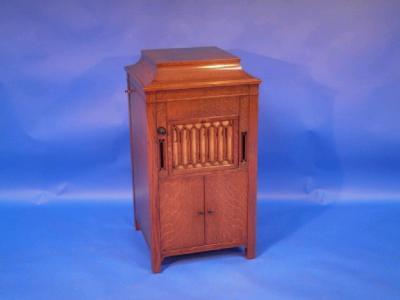 An Aeolian Vocalion oak cased standing wind-up gramophone with hinged caddy lid