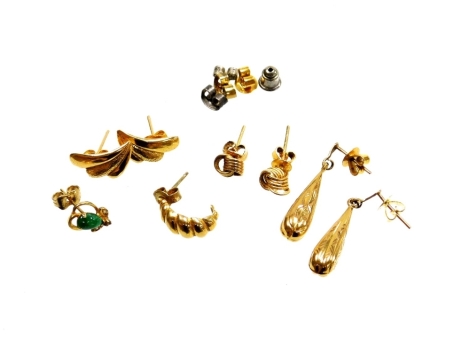 A group of 9ct gold and other earrings, to include a pair of 9ct gold drop earrings, a single hoop earring, fan design earrings, knot twist earrings, etc, some hallmarked 9ct, others unmarked and some silver, 7g all in.