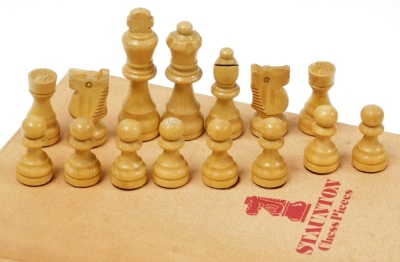 A Staunton pattern chess set, set number 4½, boxed. - 2