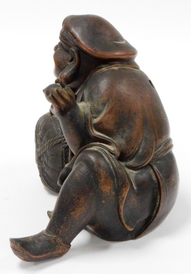 A Chinese terracotta figure of a seated man, 24cm high, 26cm wide. - 2