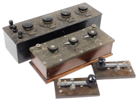 Various morse code equipment, to include two Cambridge low inductance resistant panels, with makers stamp WG Pie and Co, the largest 41cm wide, and 31cm wide, and two others. (4)