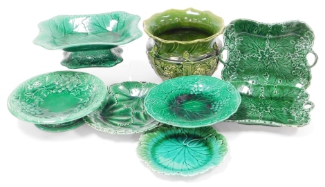 A group of Wedgwood and other green leaf pattern plates, tureens, and other names such as Copeland. (8)