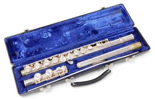 A Boosey & Hawkes flute, stamped 400, in fitted carry case.