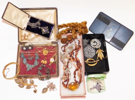 Various costume jewellery and effects, costume brooches, rolled gold bracelets, an Oris ladies wristwatch, etc. (a quantity)