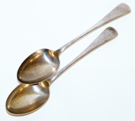 Two George V silver Old English pattern serving spoons, Sheffield 1918, 5¾ oz.