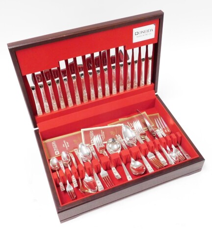 An Oneida community plate eight piece canteen of cutlery, with knives, forks, spoons, serving spoons, teaspoon and soup spoons, in a presentation case, 46cm wide.