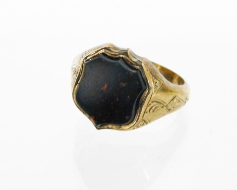 A 9ct gold and bloodstone gent's signet ring, shield set, with etched shoulders, ring size N½, 3.3g all in.