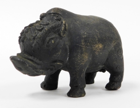 A Chinese bronze pig, 7cm high.