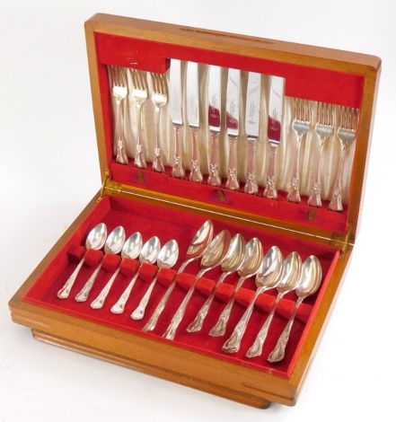 A canteen of silver plated cutlery, for six place settings, in an oak case.